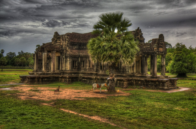 Angkor Wat outbuilding 2 in HDR